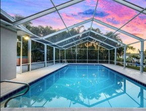 Charming 2-Bedroom Home With Huge Pool on the water !